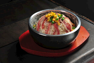 日式牛肉盖饭美味诱人