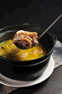 香浓鸡汤滋补美味佳肴