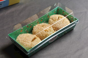 绿色盒装美味糕点