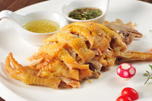 美味手撕鸡搭配特色蘸料