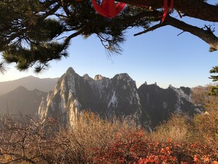 秋日山景图