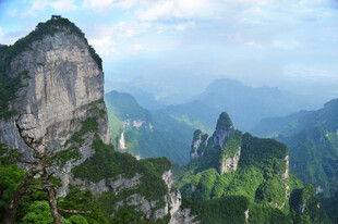 壮丽山峰景观