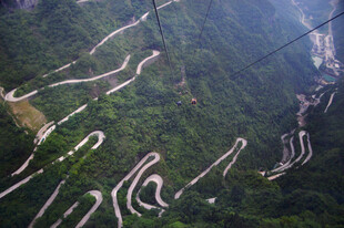 张家界天门山盘山公路奇观