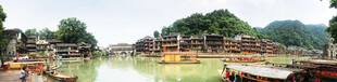 水乡河畔的船只与美景