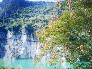 青山绿水间的秀丽景致