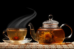玻璃茶具泡制的芬芳花茶