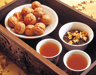 中式茶点与茶饮组合