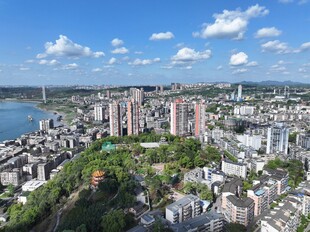 纳溪城区城市河畔全景风光