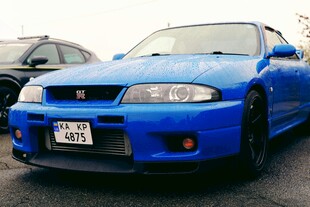 蓝色经典款改装汽车