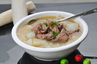 萝卜牛肉汤 盐排骨炖萝卜
