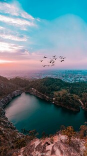 湖畔黄昏美景