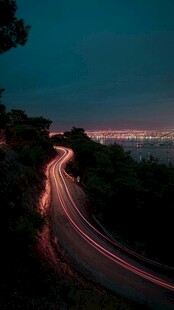 夜幕下蜿蜒公路光影美景
