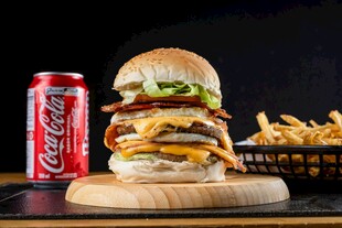 美味汉堡套餐搭配汽水