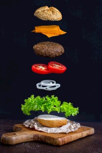 悬浮的汉堡食材组合