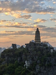 夕阳下的古塔美景