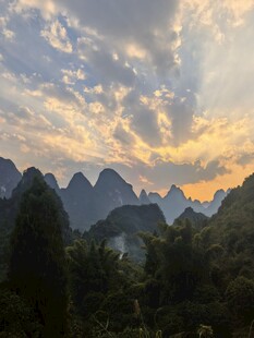 壮美山间日落美景