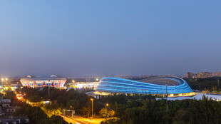 北京国家速滑馆和钻石球场夜景