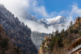 甘肃陇南官娥沟雪山