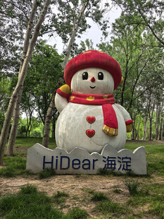 北京海淀公园里的雪人雕塑