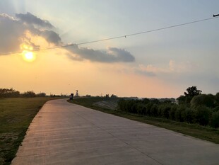 夕阳下的乡间小路