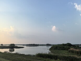 湖畔黄昏美景