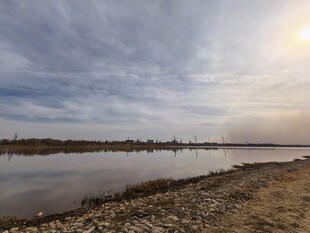 湖畔黄昏美景