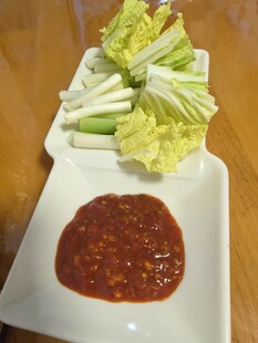 生菜配辣酱
