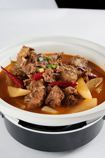 砂锅牛肉炖萝卜