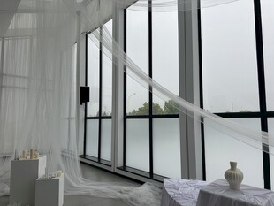 简约现代风室内玻璃门窗景色