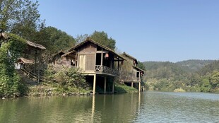 湖畔木屋