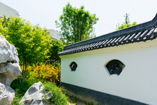 中式庭院白墙黑瓦景致