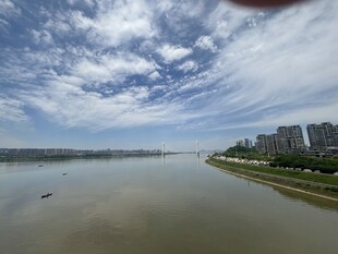 河畔城市风光美景