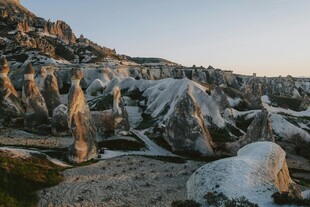嶙峋怪石的壮丽自然景观