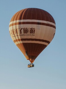 空中的旅游广告热气球