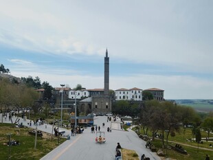 小镇风光之高耸建筑景观
