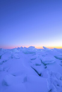 雪后天际的梦幻冰雪景观