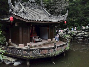 中式水边古亭景观