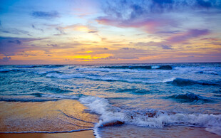 海边绚丽日落海浪美景