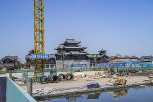 古建旁的施工现场