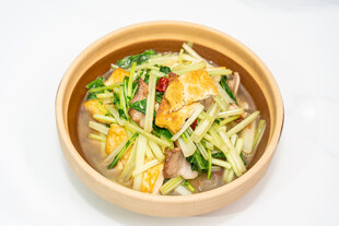 豆腐烧腊肉