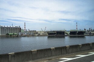 日本河畔城市景观
