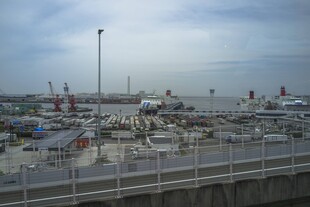 日本港口繁忙景象