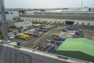 日本港口工业园区停车场