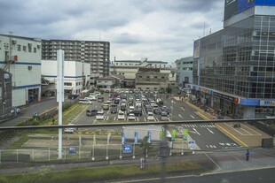 日本城市繁华停车场景象