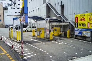 日本小城停车场