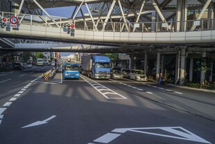 日本城市道路上的过街天桥景观
