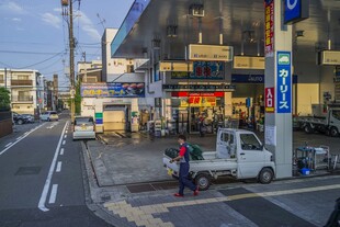 城市街道傍晚景象