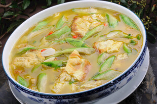 鲜美黄瓜鸡蛋豆腐汤