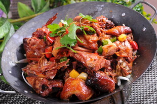 美味干锅鸡鲜香诱人