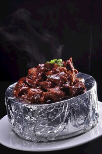 锡纸包裹的美味红烧排骨